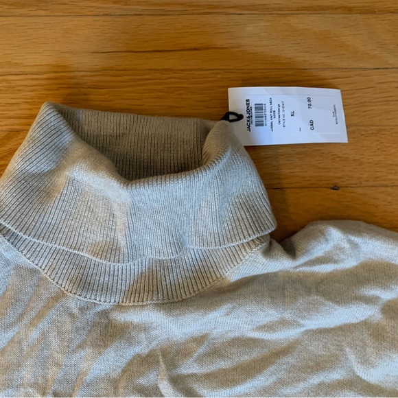 Mens light grey turtleneck - Picture 1 of 2